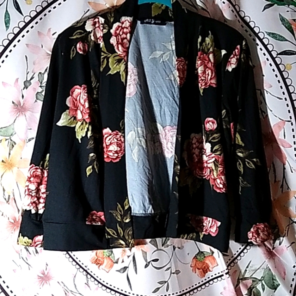 Black Printed Shrug